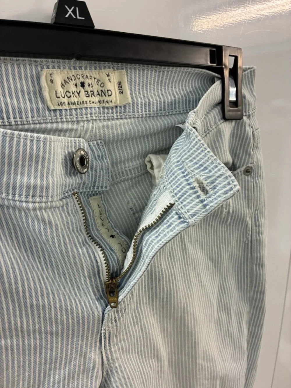 Lucky Brand Brooke Capri Jeans Womens Size 2/26‎ Striped Distressed Skinny
